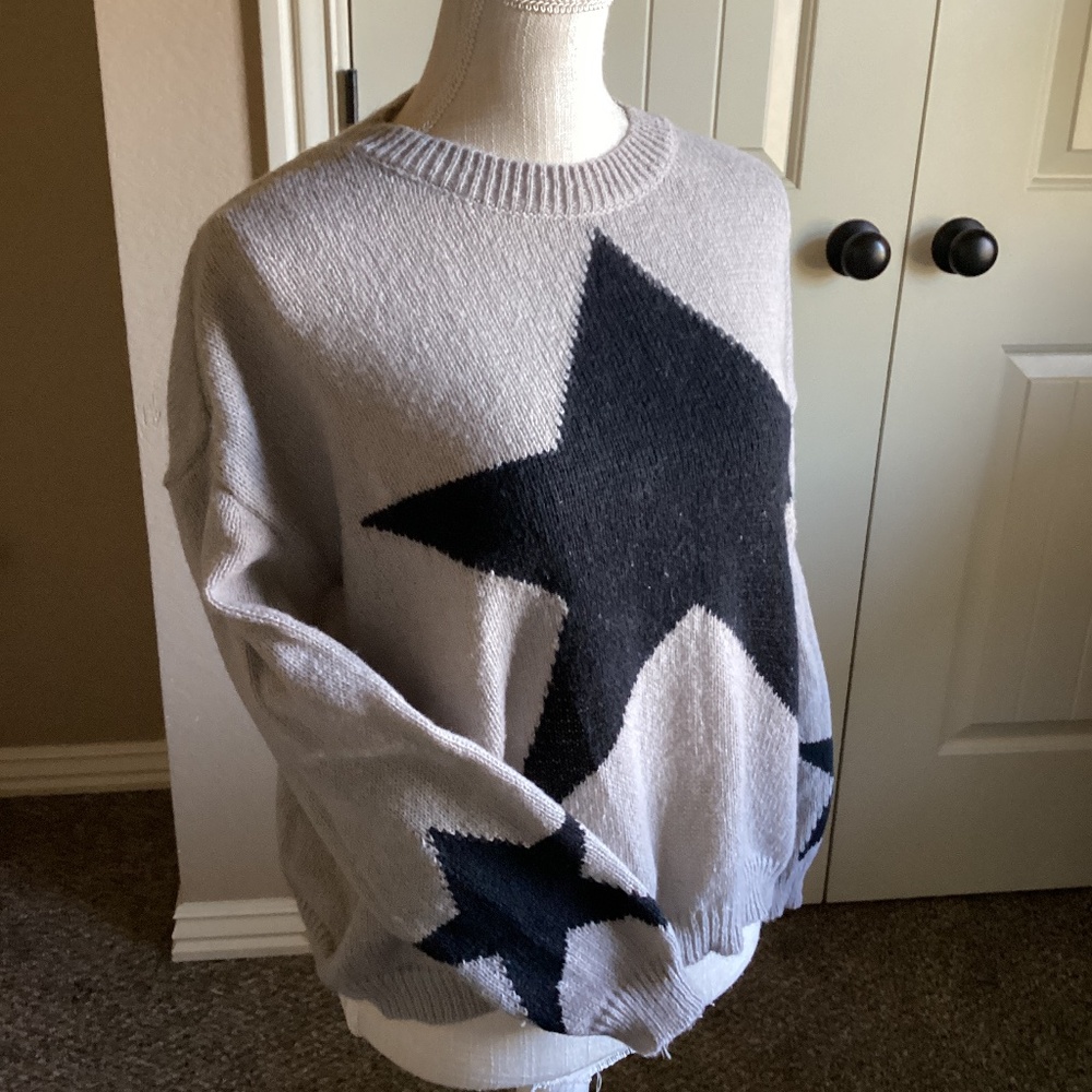 Local Boutique Star Sweater – Schitt's Creek Style | Grey & Black